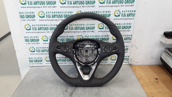 VOLANTE IN PELLE OPEL CORSA (07/19>)CON COMANDI AL VOLANTE KM60 PRATICAMENTE NUOVO . SPEDIZIONE GRATUITA IN TUTTA ITALIA.