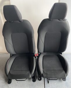 Sedili completi FORD FIESTA (CE1) (04/17>) MODELLO 3 PORTE ST LINE, ottimo stato presentano solo un piccolissimo buchetto nel sedile posteriore