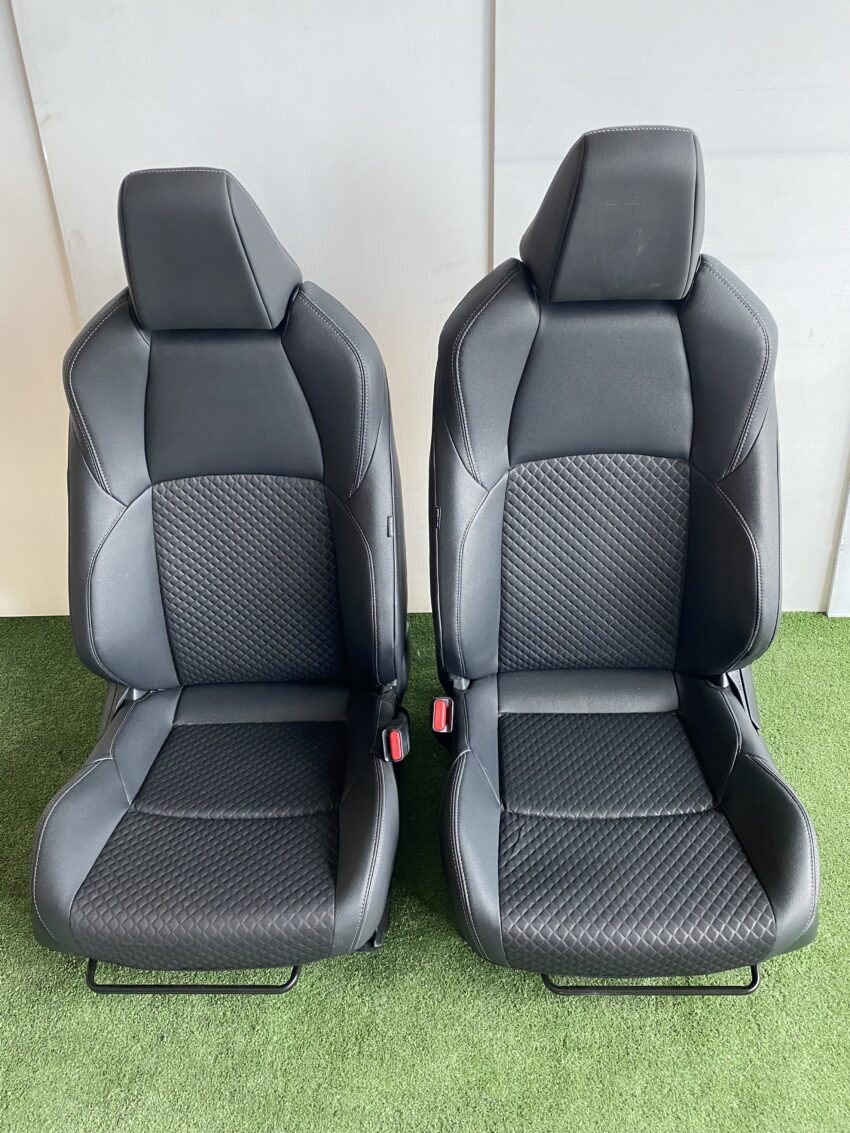 SEDILI/INTERNO IN PELLE E TESSUTO TOYOTA YARIS IBRIDA 2021 KM 24.450 - immagine 2