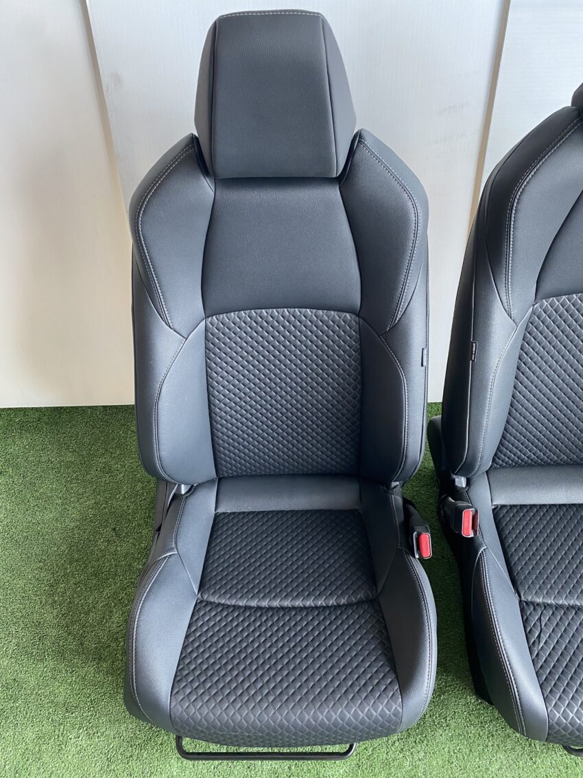 SEDILI/INTERNO IN PELLE E TESSUTO TOYOTA YARIS IBRIDA 2021 KM 24.450 - immagine 3