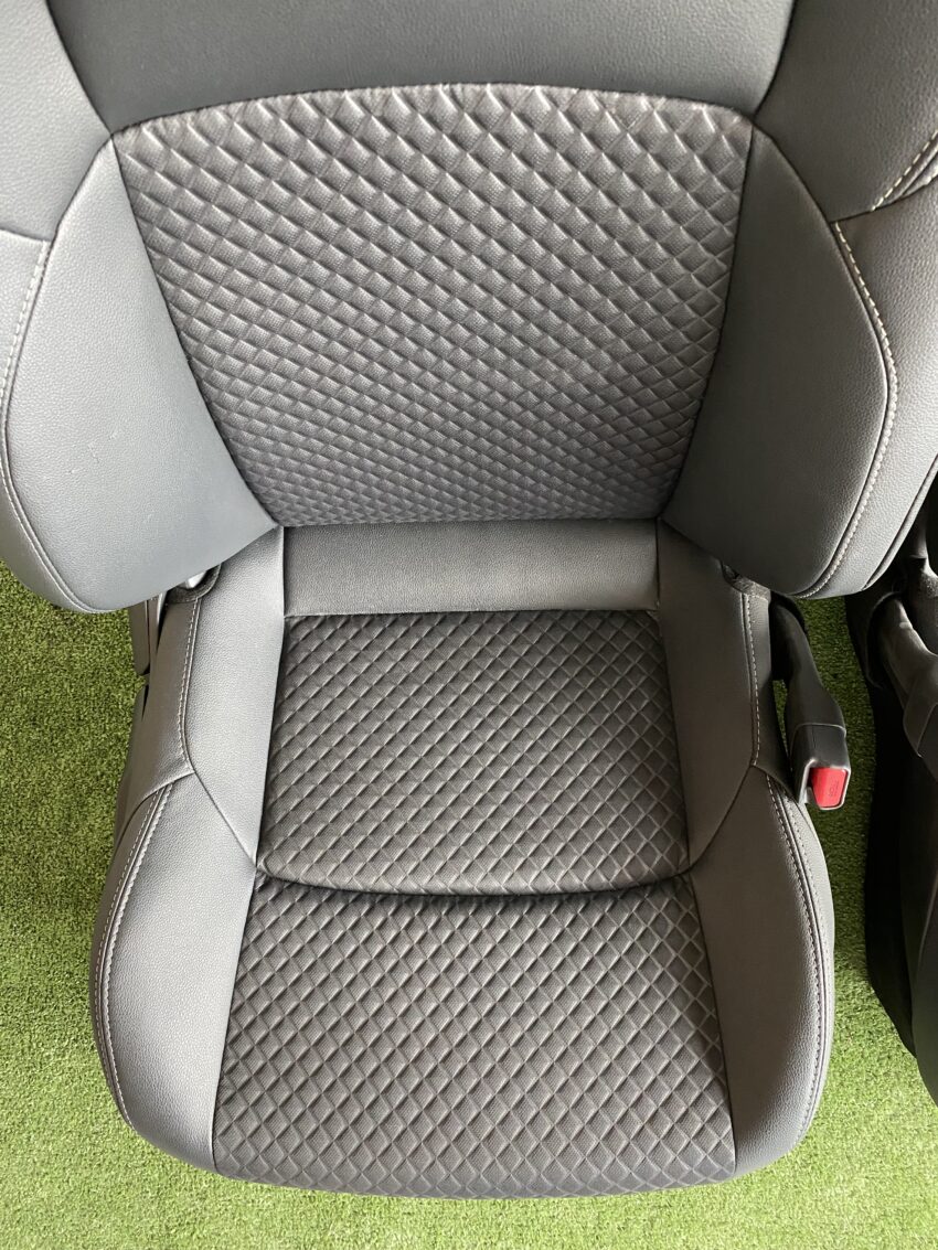 SEDILI/INTERNO IN PELLE E TESSUTO TOYOTA YARIS IBRIDA 2021 KM 24.450 - immagine 6