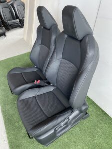 SEDILI/INTERNO IN PELLE E TESSUTO TOYOTA YARIS IBRIDA 2021 KM 24.450 - immagine 7