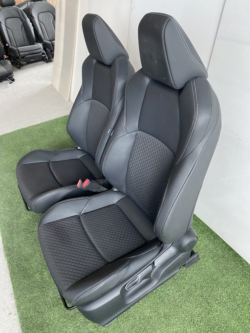 SEDILI/INTERNO IN PELLE E TESSUTO TOYOTA YARIS IBRIDA 2021 KM 24.450 - immagine 7