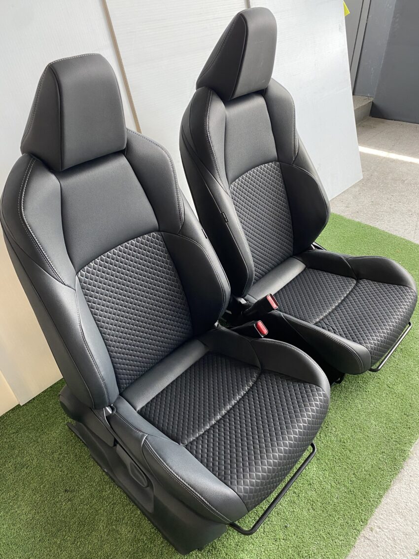 SEDILI/INTERNO IN PELLE E TESSUTO TOYOTA YARIS IBRIDA 2021 KM 24.450 - immagine 8