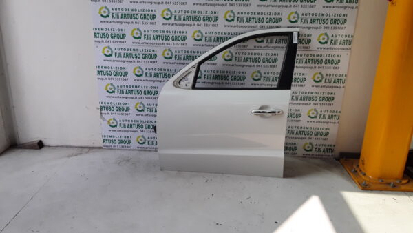 PORTA ANTERIORE SINISTRA HYUNDAI SANTAFE 2011 760032B020 COLORE BIANCO. SPEDIZIONE GRATUITA IN TUTTA  ITALIA.