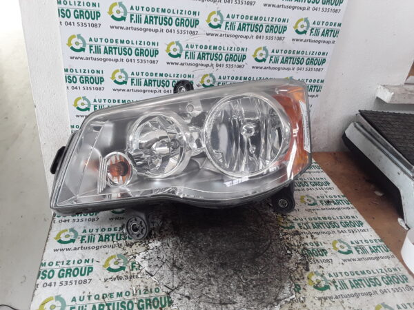 FANALE ANTERIORE SINISTRO LANCIA VOYAGER K05113341AG anno 2012