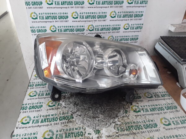 FANALE ANTERIORE DESTRO LANCIA VOYAGER K05113340AG anno 2012