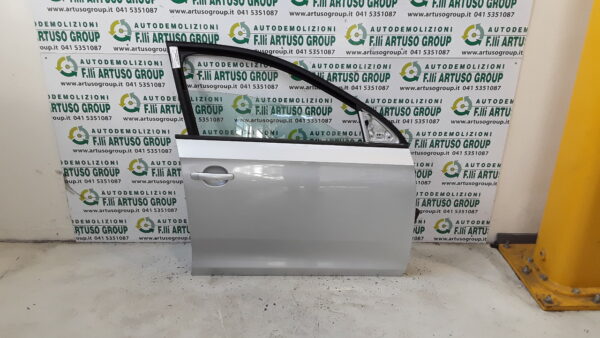 PORTA ANTERIORE DESTRA SKODA RAPID SPACEBACK SW (09/13>) ANNO 08/03/2017 COLORE GRIGIO. SPEDIZIONE GRATUITA IN TUTTA ITALIA.