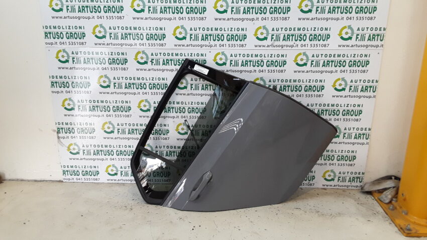 PORTA POSTERIORE DESTRA VW GOLF VIII (CD1) (12/19>) COLORE DOLPHIN GREY ANNO 06/09/2021. SPEDIZIONE GRATUITA IN TUTTA ITALIA.