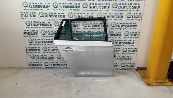 PORTA POSTERIORE SINISTRA SKODA RAPID SPACEBACK SW (09/13>) ANNO 08/03/2017 COLORE GRIGIO. SPEDIZIONE GRATUITA IN TUTTA ITALIA.