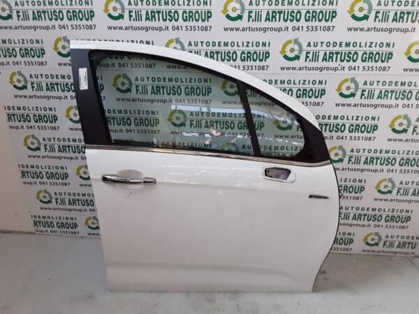 PORTA POSTERIORE DESTRA CITROEN C3 (A51) (03/13>) COLORE BIANCO ANNO 30.12.2016. SPEDIZIONE GRATUITA IN TUTTA ITALIA.