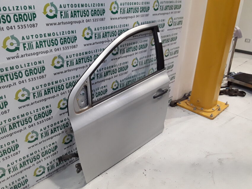 PORTA ANTERIORE SINISTRA HYUNDAI I20 2010 - immagine 3