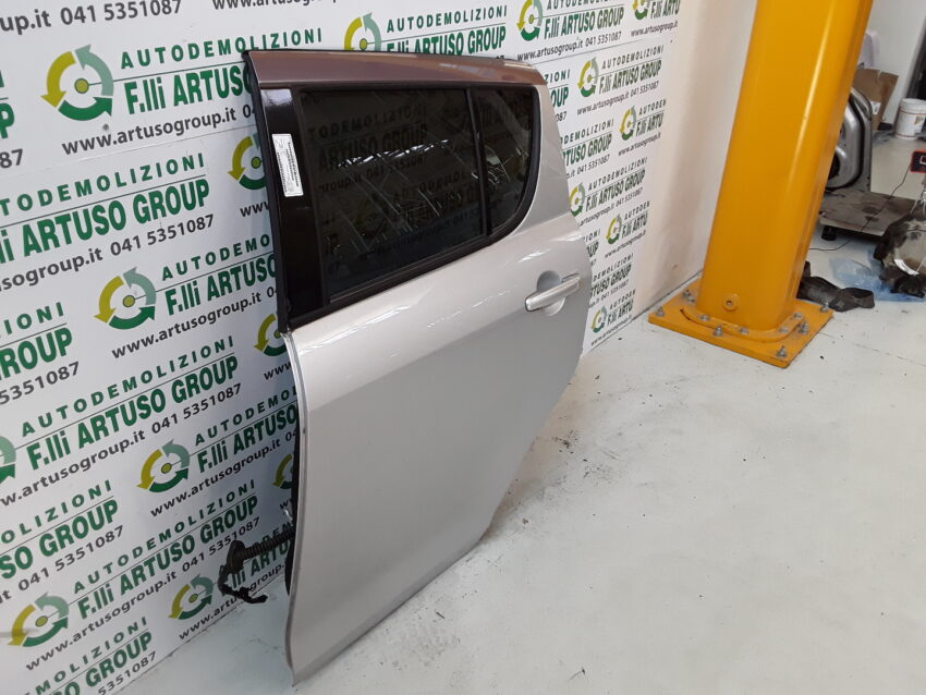 PORTA POSTERIORE SINISTRA SUZUKI SWIFT 2016 6800468L01000 - immagine 3