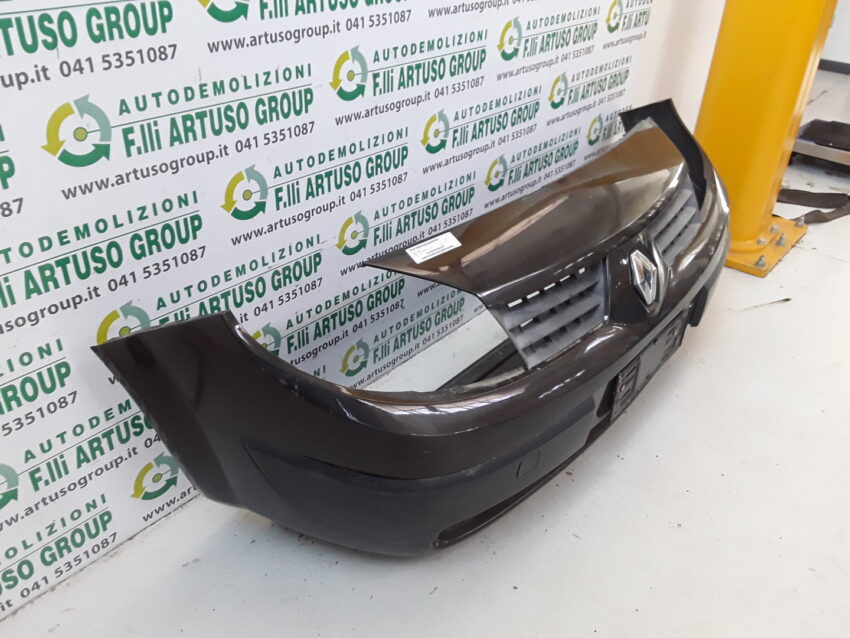 PARAURTI ANTERIORE RENAULT SCENIC 2A SERIE anno 2006 - immagine 3