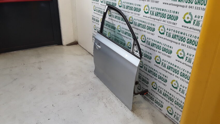 PORTA POSTERIORE DESTRA SUZUKI SWIFT (07/13>) ANNO 19.05.2016 COLORE GRIGIO CHIARO.SPEDIZIONE GRATUITA IN TUTTA ITALIA.