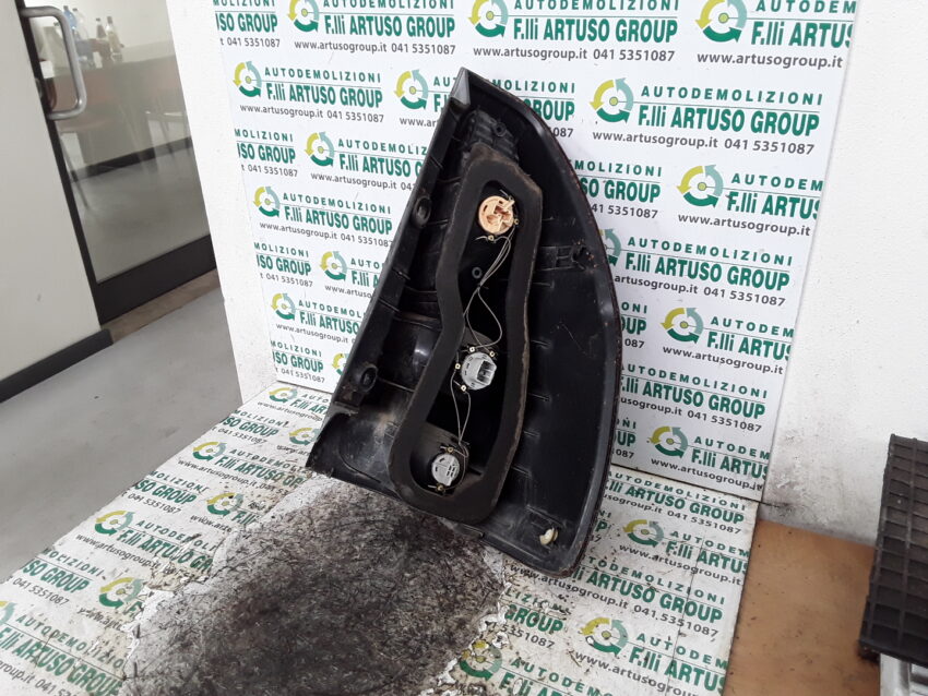 FANALE POSTERIORE SINISTRO TOYOTA LAND CRUISER 2003 8156160621 - immagine 4