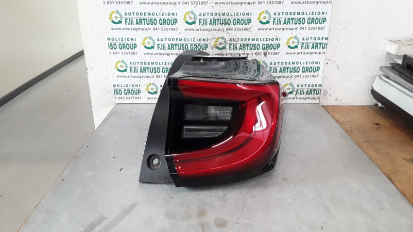 FANALE POSTERIORE DESTRO LED TOYOTA YARIS HYBRID 2021 81551K0040 - immagine 2