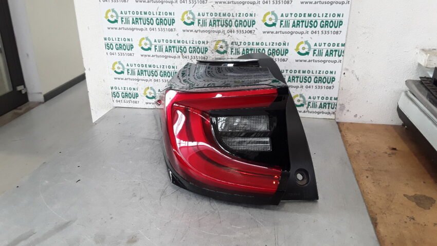 FANALE POSTERIORE SINISTRO LED TOYOTA YARIS HYBRID 2021 81561K0040 - immagine 2