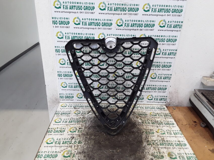 GRIGLIA ANTERIORE E SIGLE ALFA ROMEO STELVIO CON STEMMA 156144237 - immagine 3