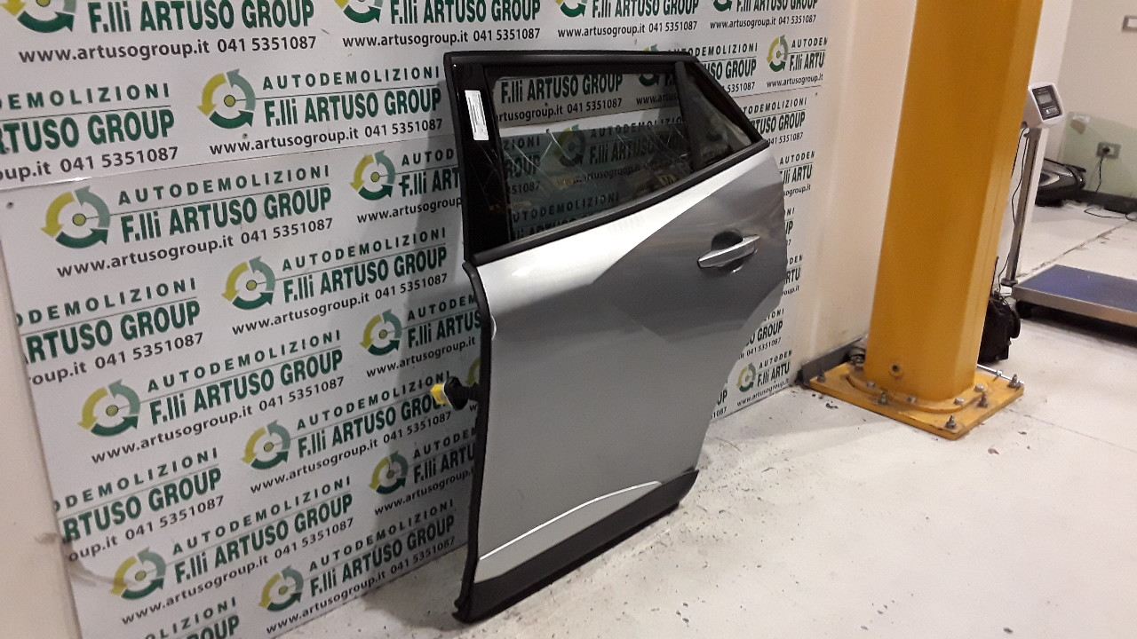 PORTA POSTERIORE SINISTRA PEUGEOT 2008 GRIGIO KCA - immagine 3