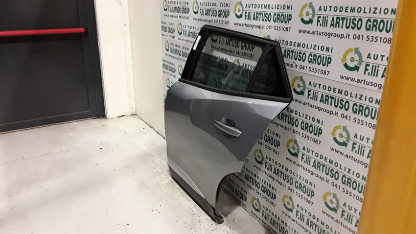 PORTA POSTERIORE SINISTRA PEUGEOT 2008 GRIGIO KCA - immagine 4