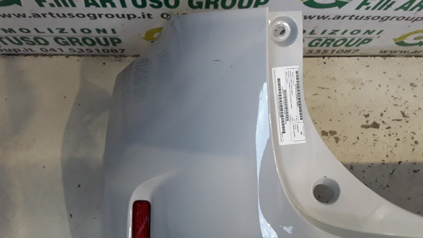 PARAURTI POSTERIORE TOYOTA YARIS CROSS 2023 CON SENSORI DI PARCHEGGIO - immagine 5