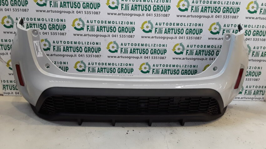 PARAURTI POSTERIORE TOYOTA YARIS CROSS 2023 CON SENSORI DI PARCHEGGIO
