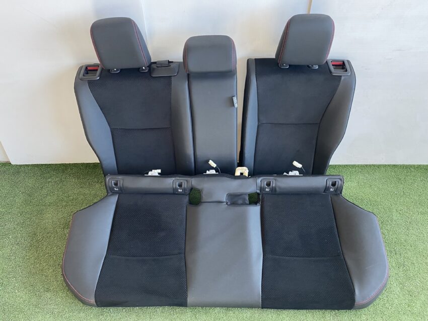 SEDILI/INTERNO TOYOTA YARIS CROSS GR SPORT hybrid con cuciture rosse 05/21> Km 30.164 - immagine 12